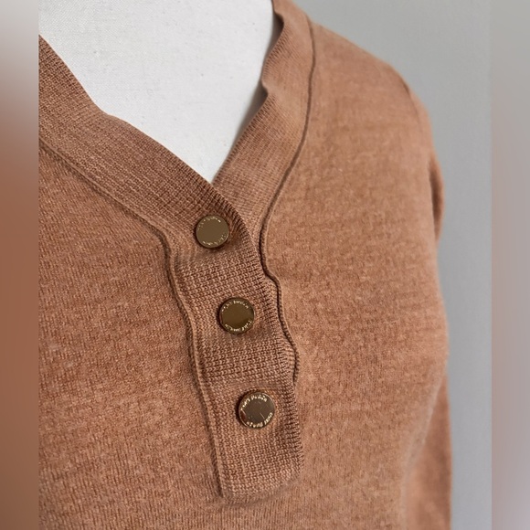Tory Burch Tan V-Neck Sweater 100% Merino Wool - Picture 7 of 9